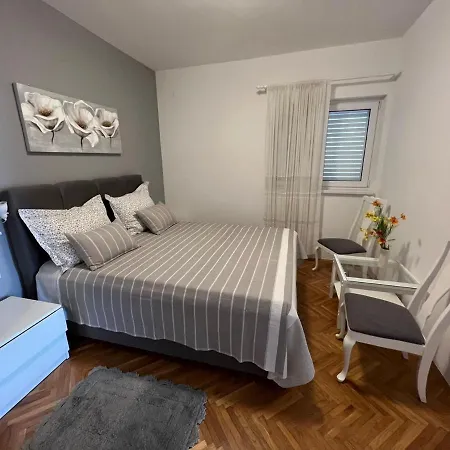 Dino Apartament *